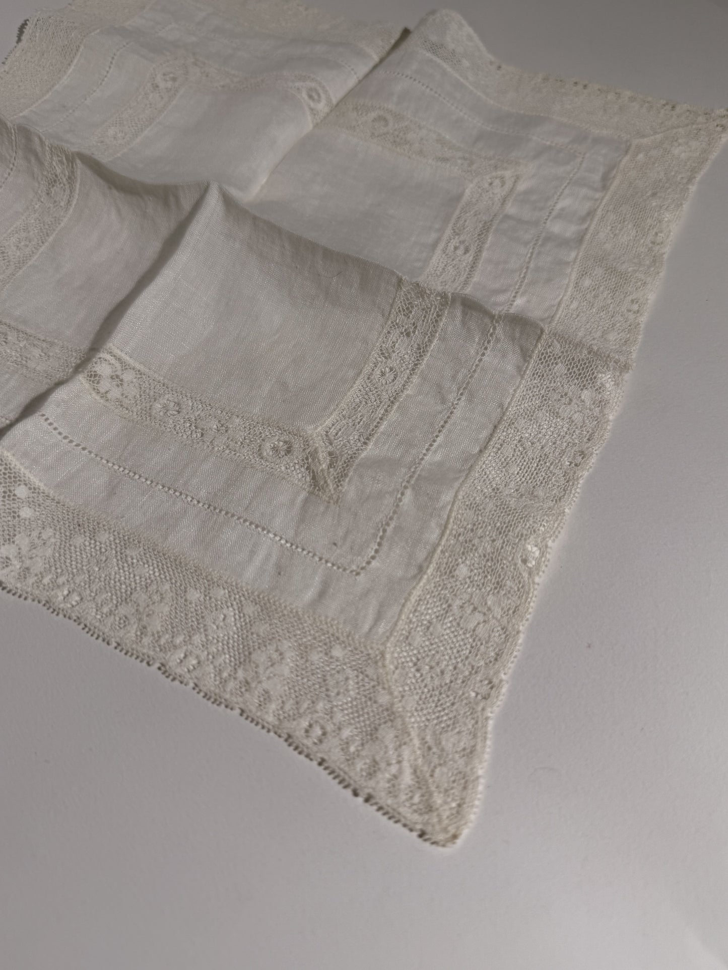 Floral Lace Trim Handkerchief