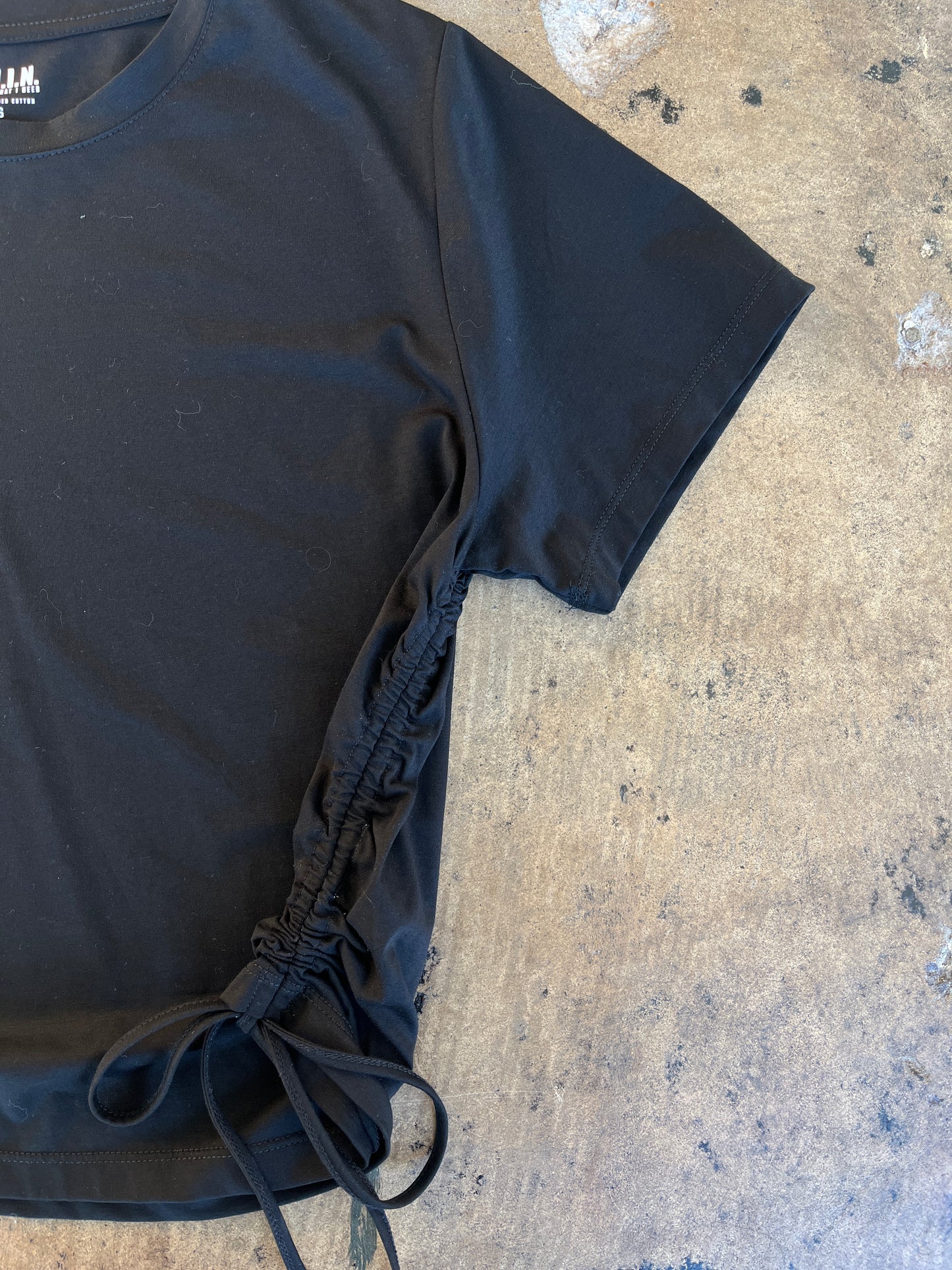 TWIN Black Side Cinch Tee