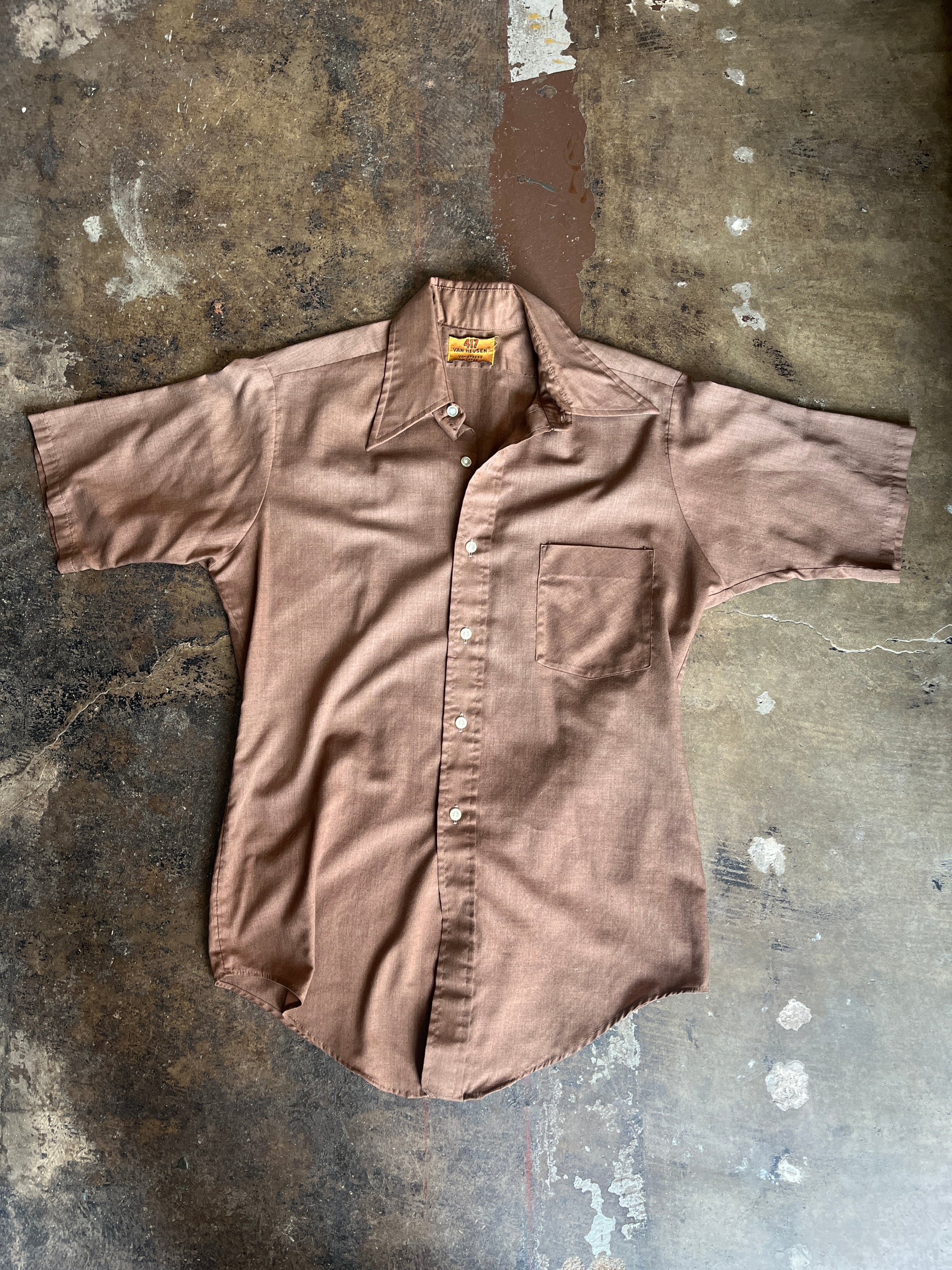 1970s Brown Van Heusen Short Sleeve Button Up