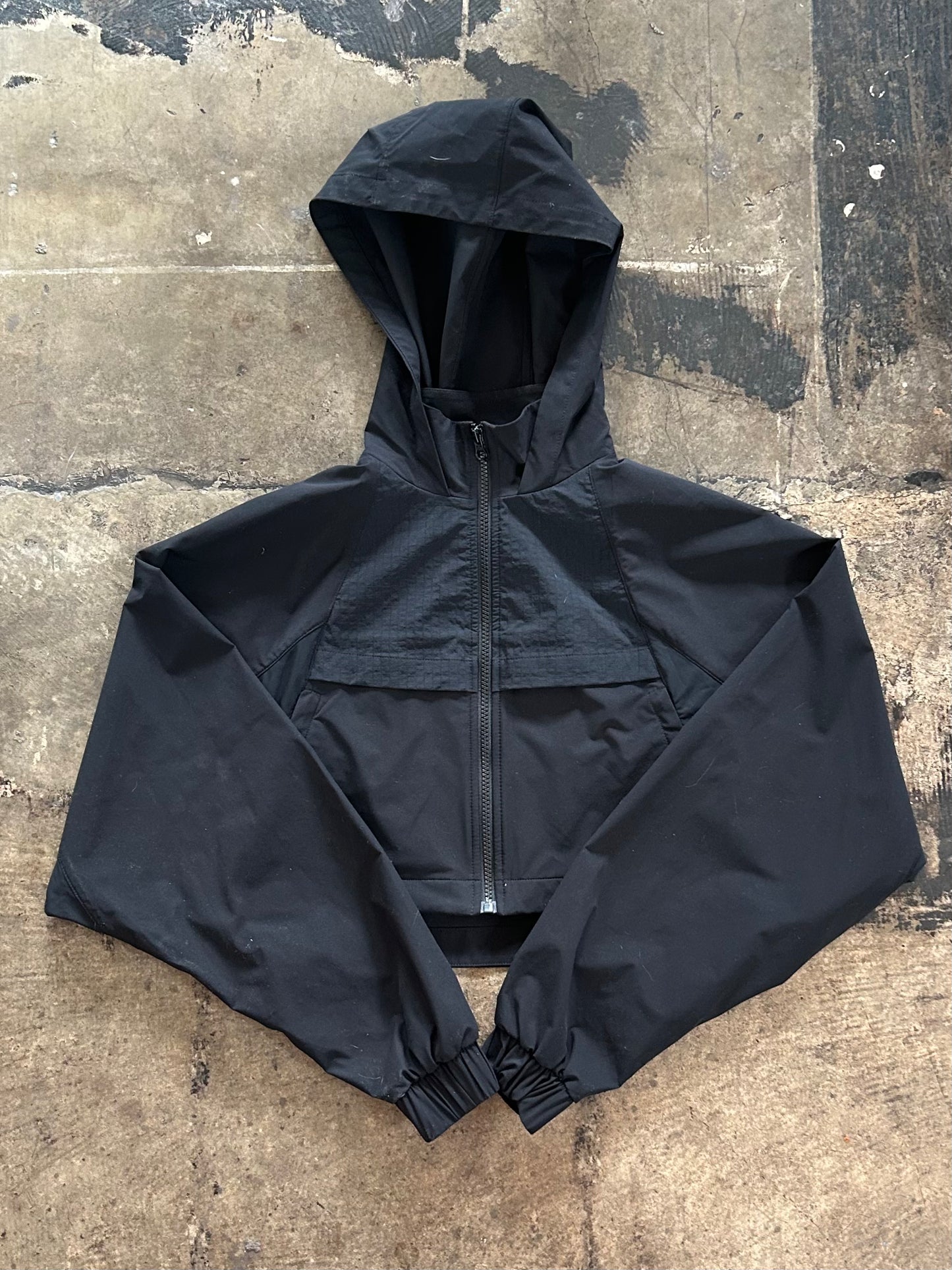 Black Alo Crop Zip Windbreaker