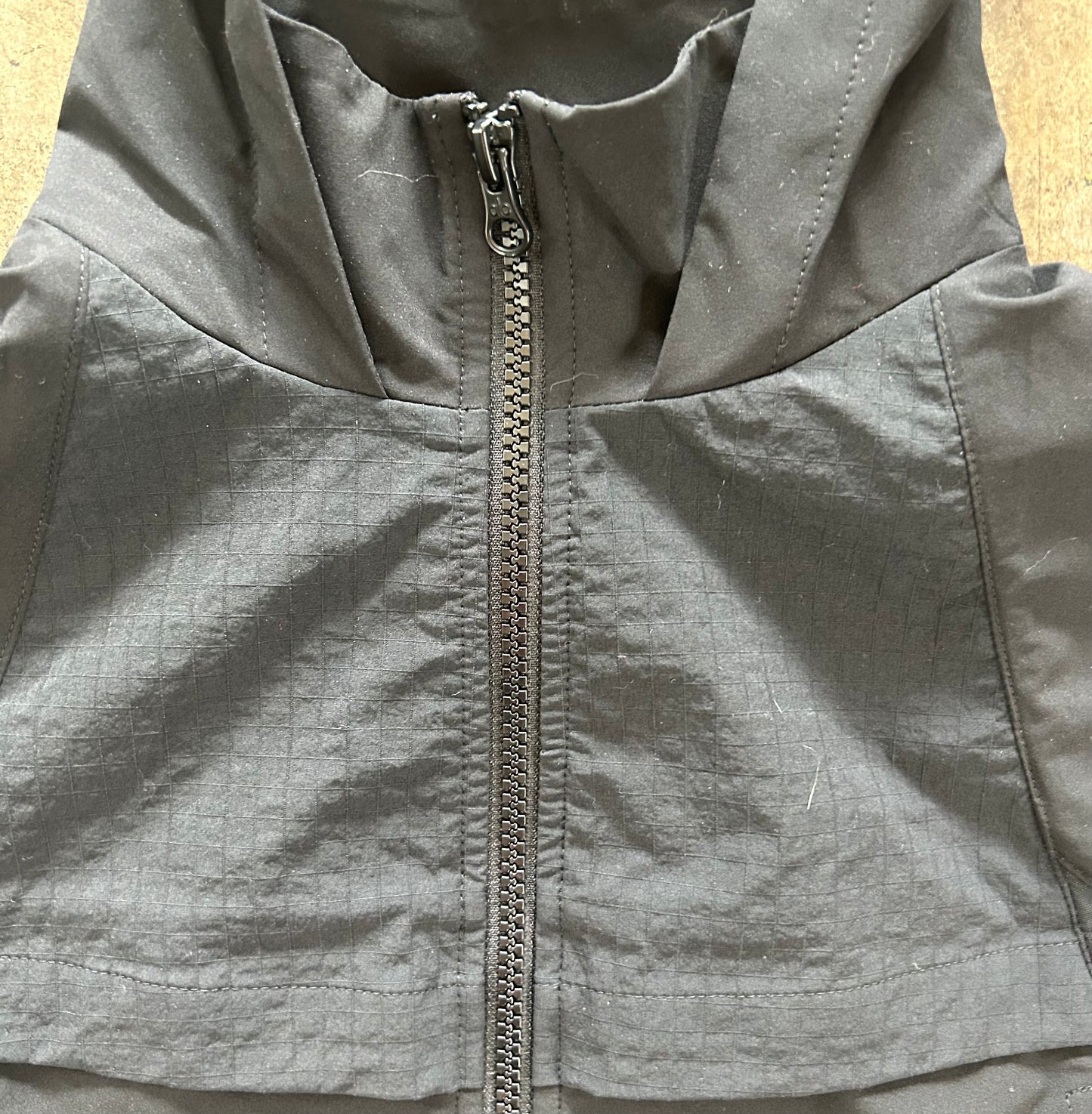 Black Alo Crop Zip Windbreaker