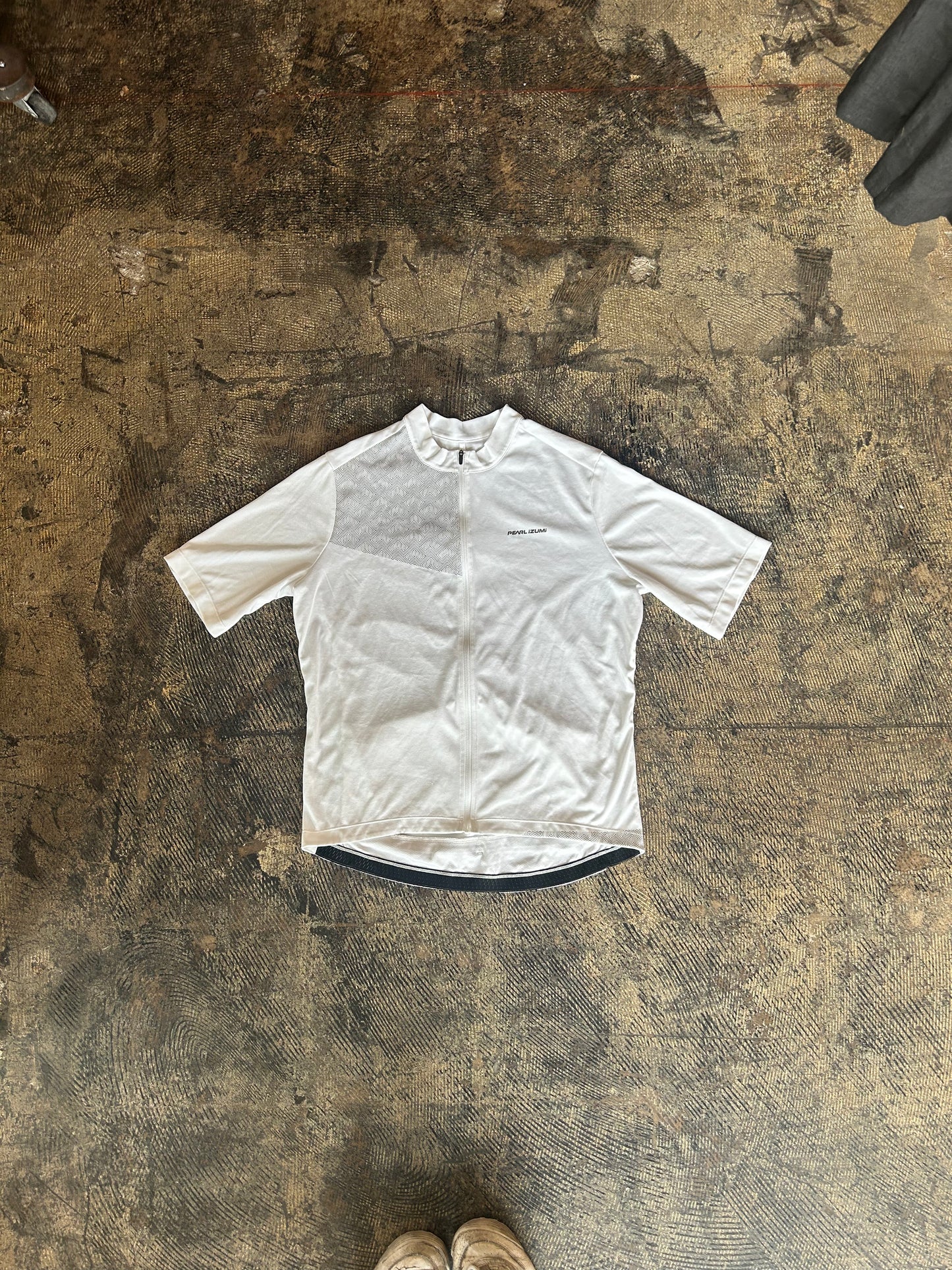 White Pearl Izumi Full Zip Cycling Shirt