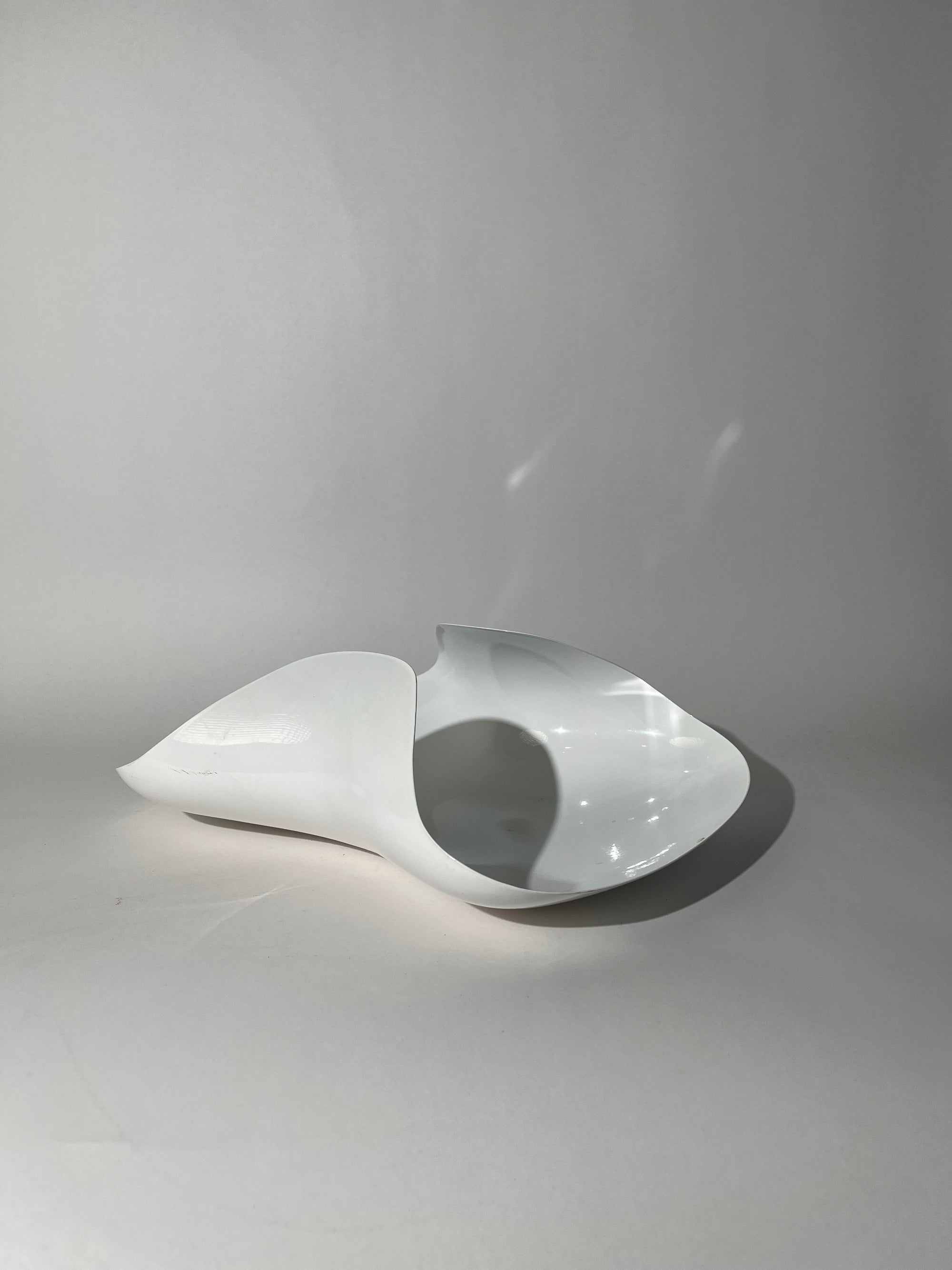 White Modern Metal Fruit Bowl