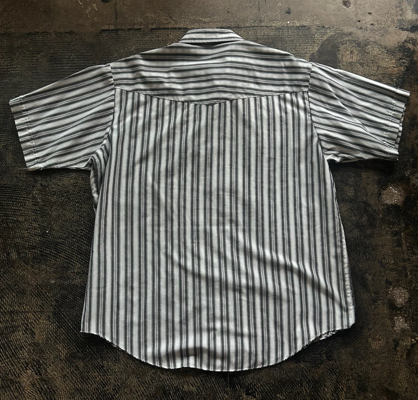 White Striped Plains Short Sleeve Pearl Snap