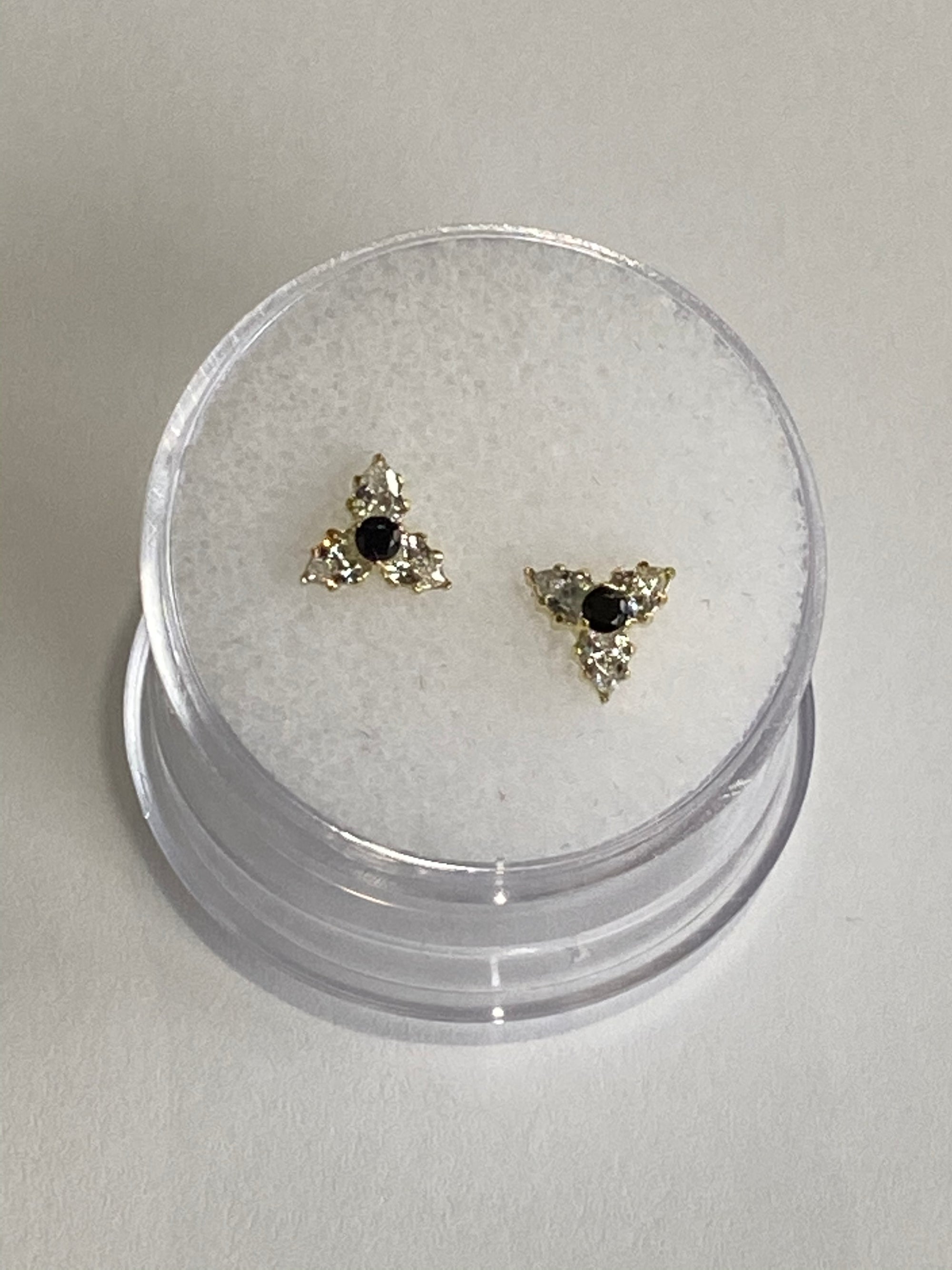 Anatometal 18k YG Pear Trio 2x3mm