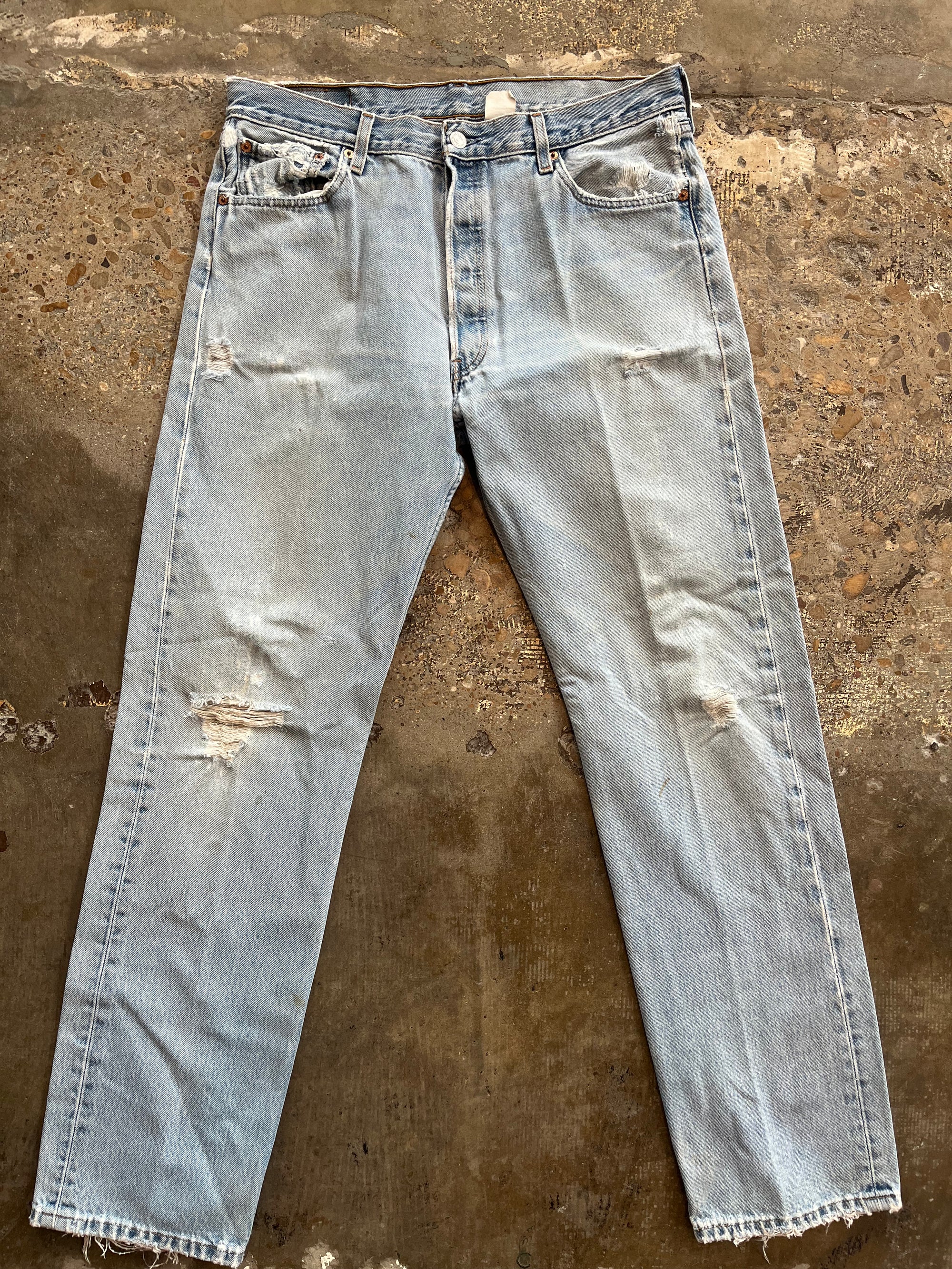 Light Wash Distressed 2000 501 Levi Jeans
