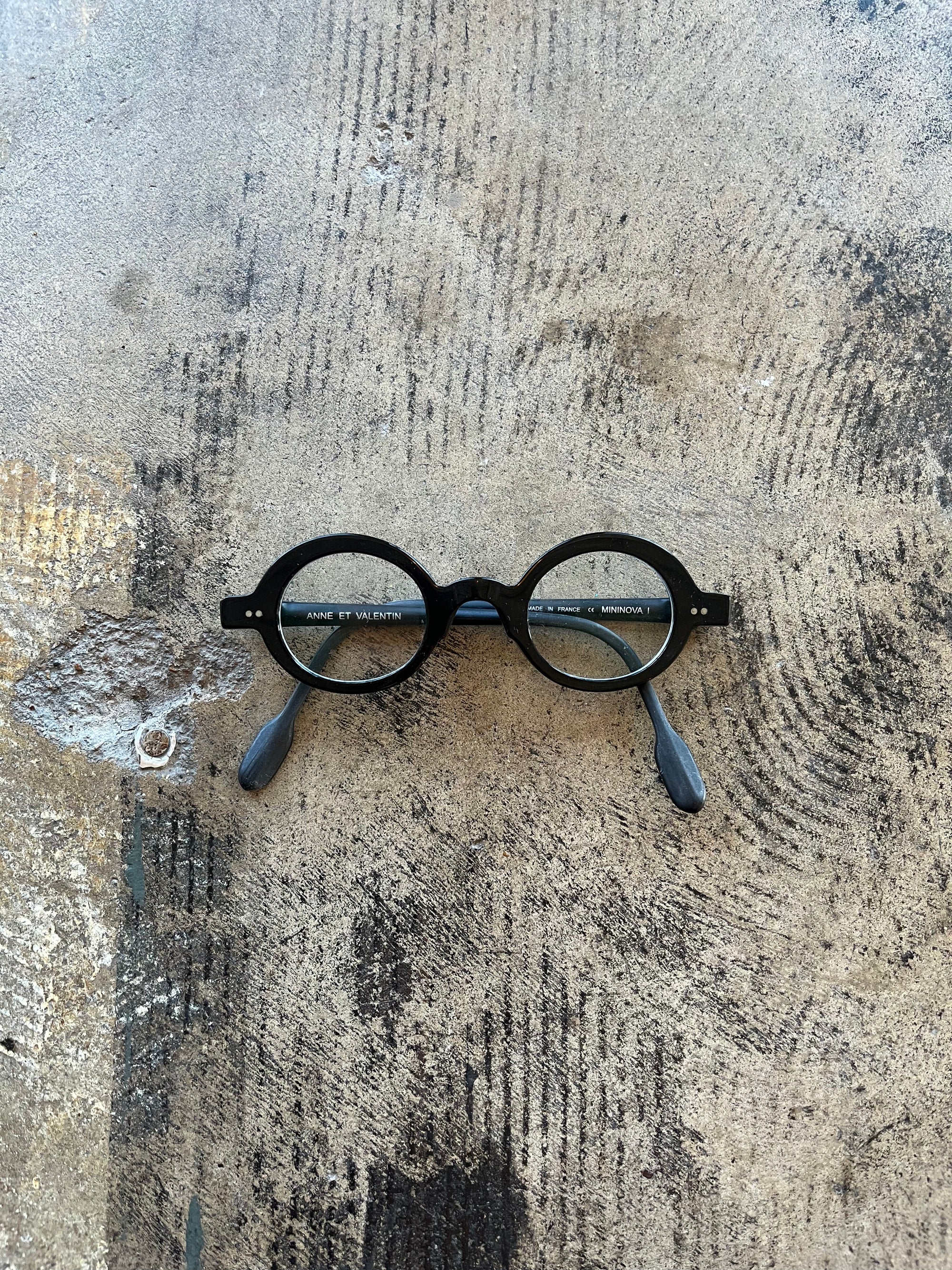 Anne Et Valentin Black Circular Rim Glasses