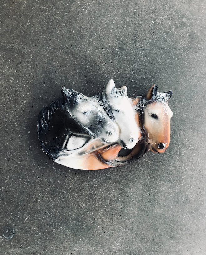 Ceramic Hanging 3 Horse Heads