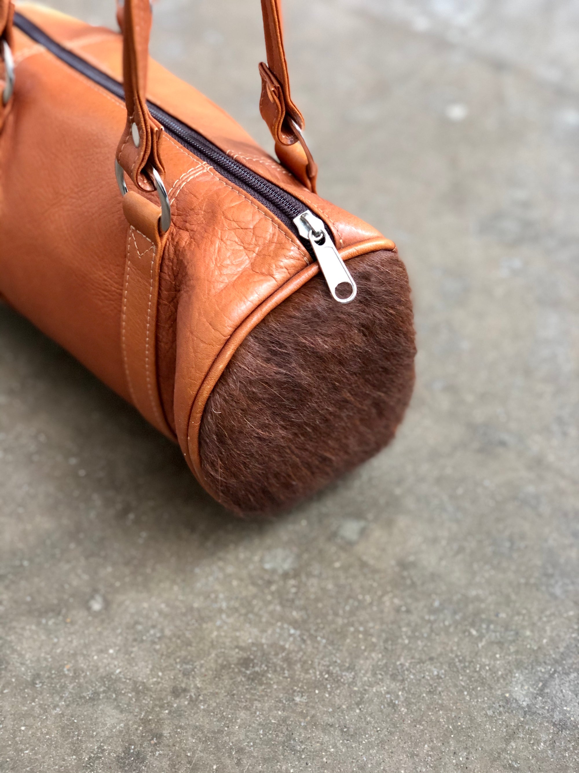 Vintage Puro Cuero Leather Barrel Bag