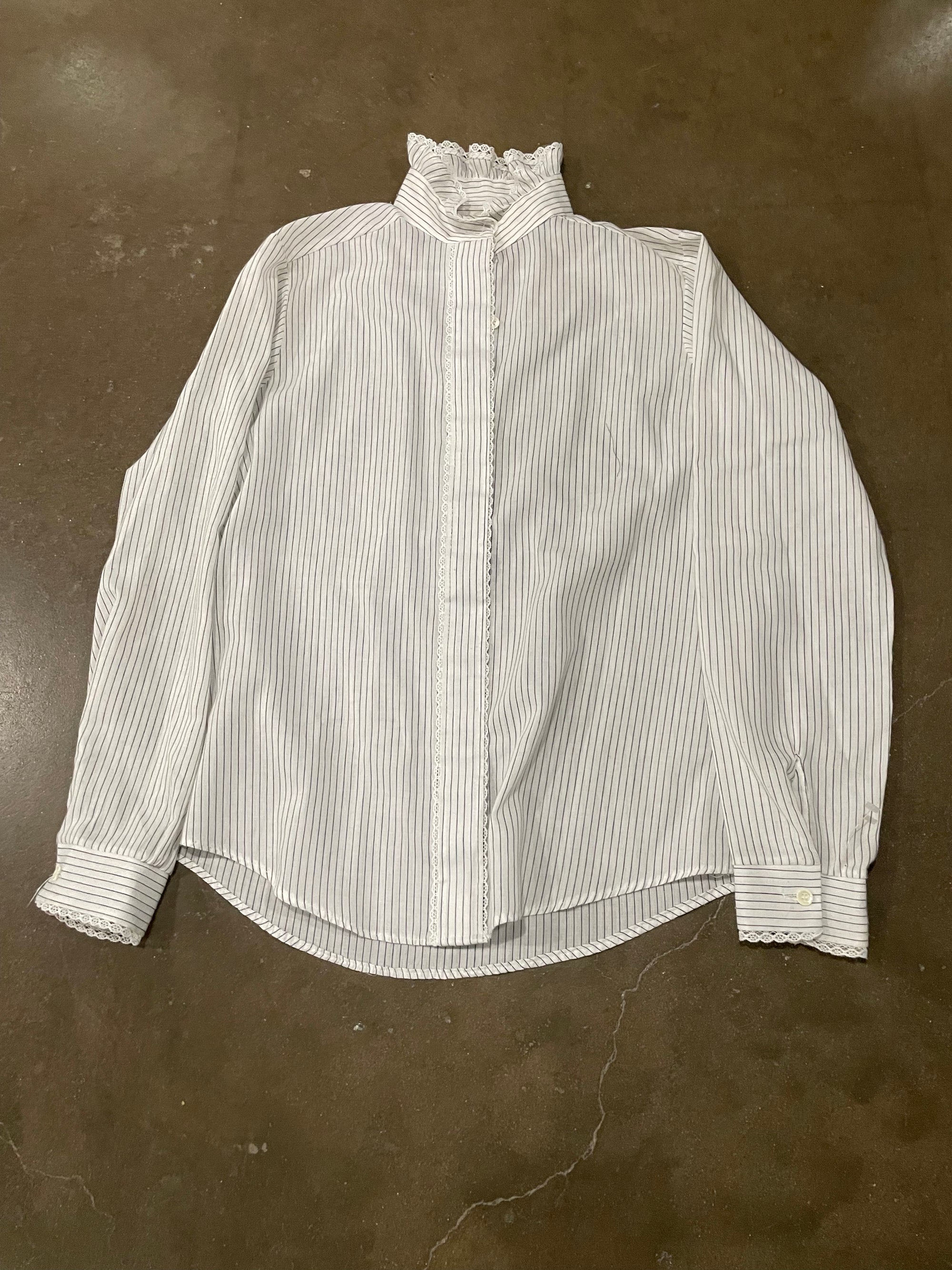 Shapely Women's Button Down