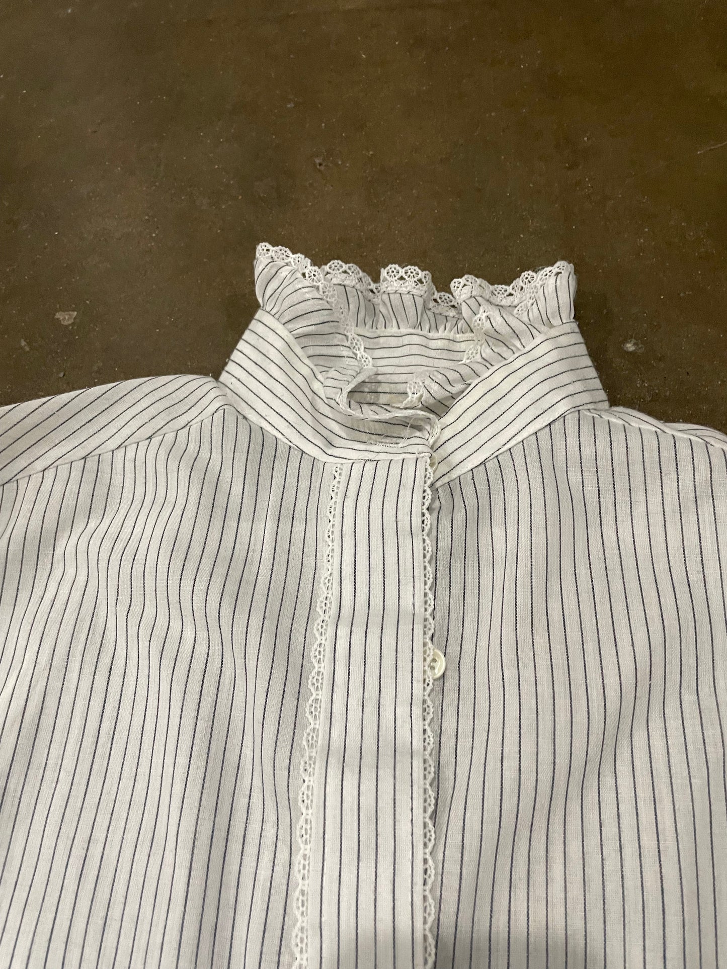 Shapely Women's Button Down